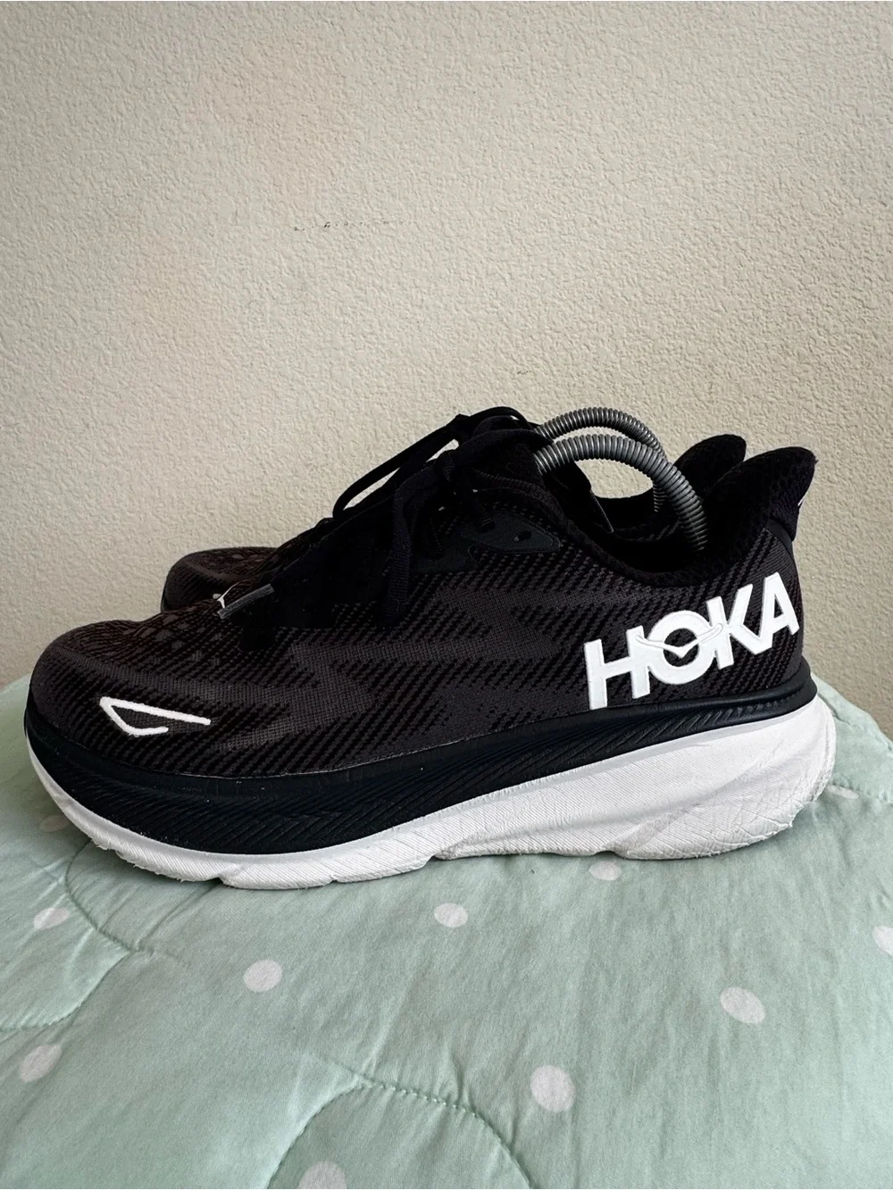 Hoka One One Cliffton 9 Black Sneakers Size 10.5B